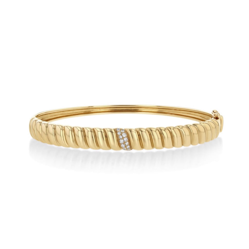 Wave Bangle in yellow gold